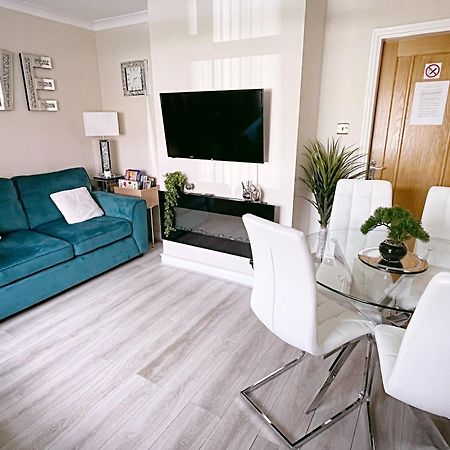 Entire 3-Bedroom Home In Oldham - Guest House Dış mekan fotoğraf