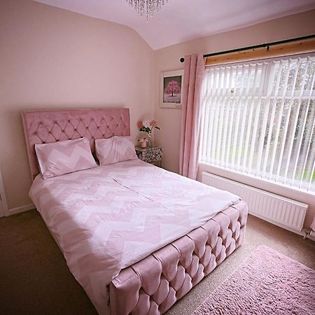 Entire 3-Bedroom Home In Oldham - Guest House Dış mekan fotoğraf