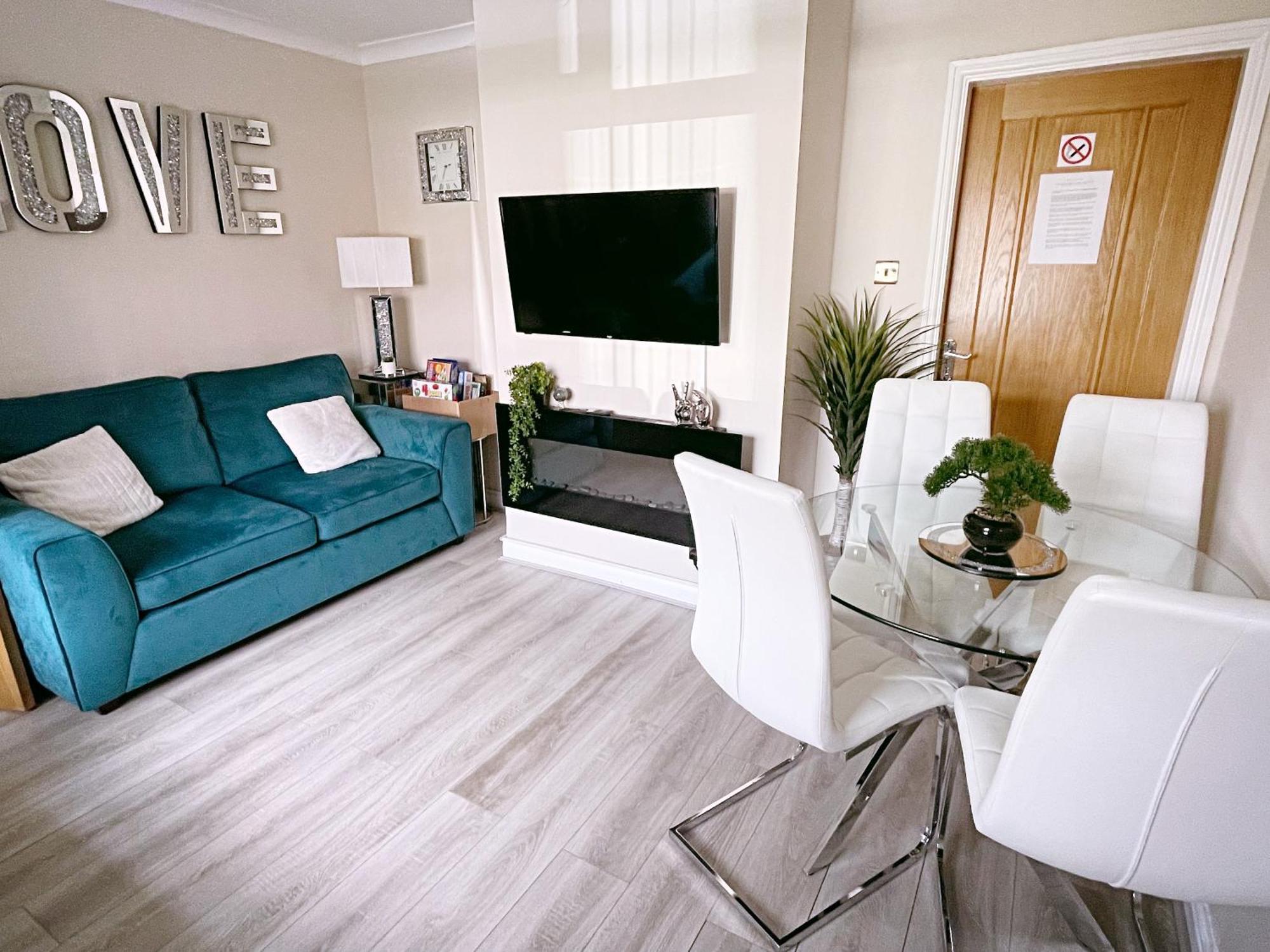 Entire 3-Bedroom Home In Oldham - Guest House Dış mekan fotoğraf